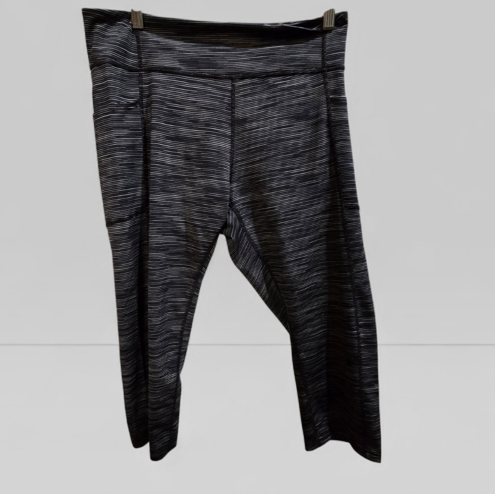 Womens Tek Gear Black and Gray Capri Leggings